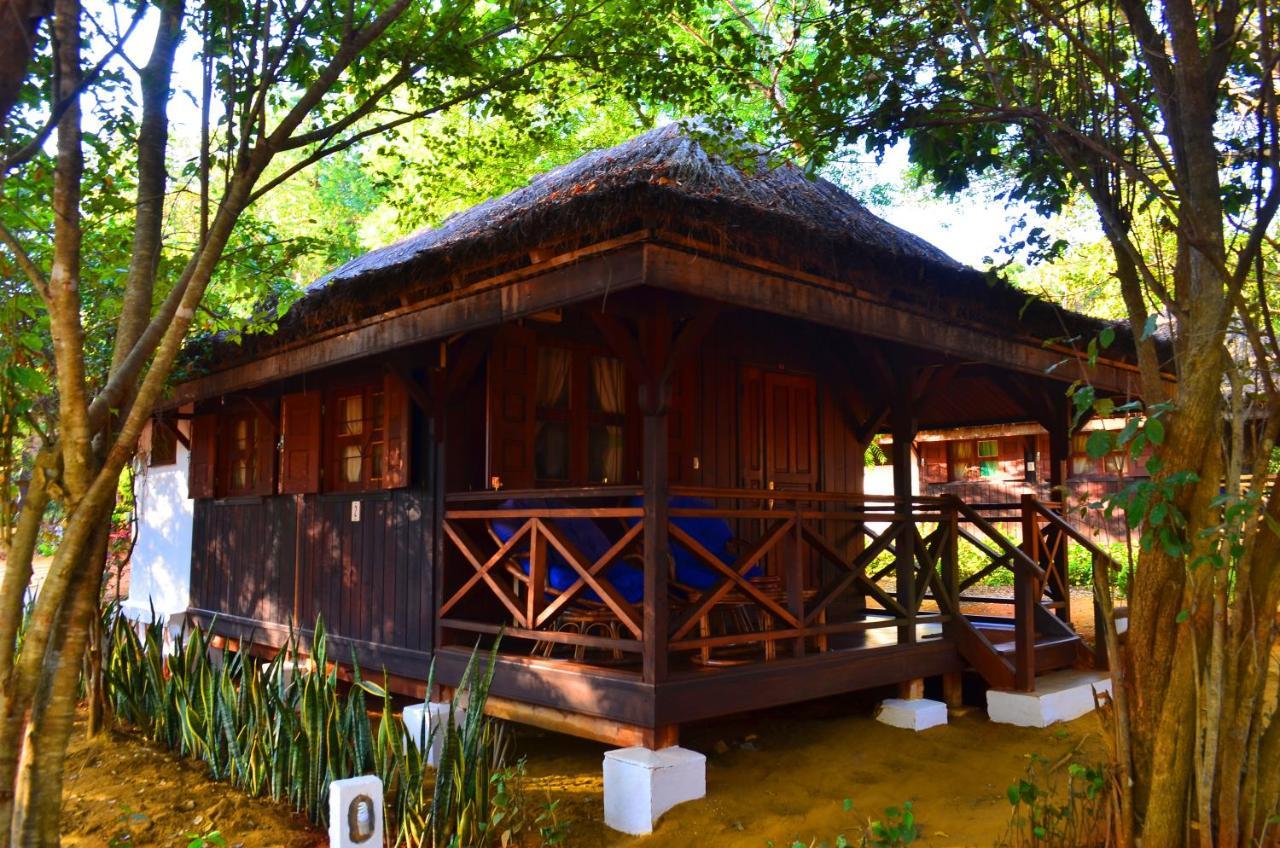 Olympe De Bemaraha Hotel Bekopaka ภายนอก รูปภาพ