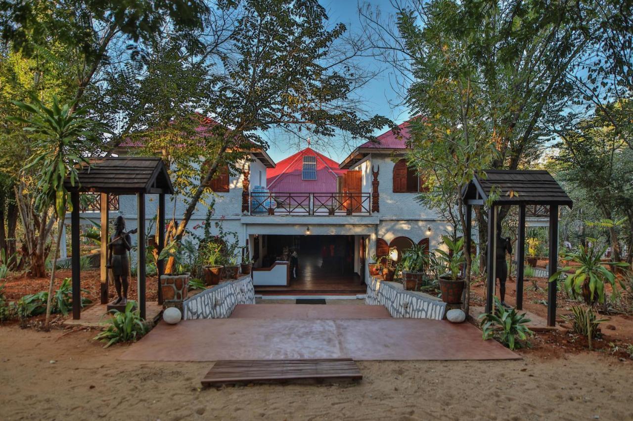 Olympe De Bemaraha Hotel Bekopaka ภายนอก รูปภาพ
