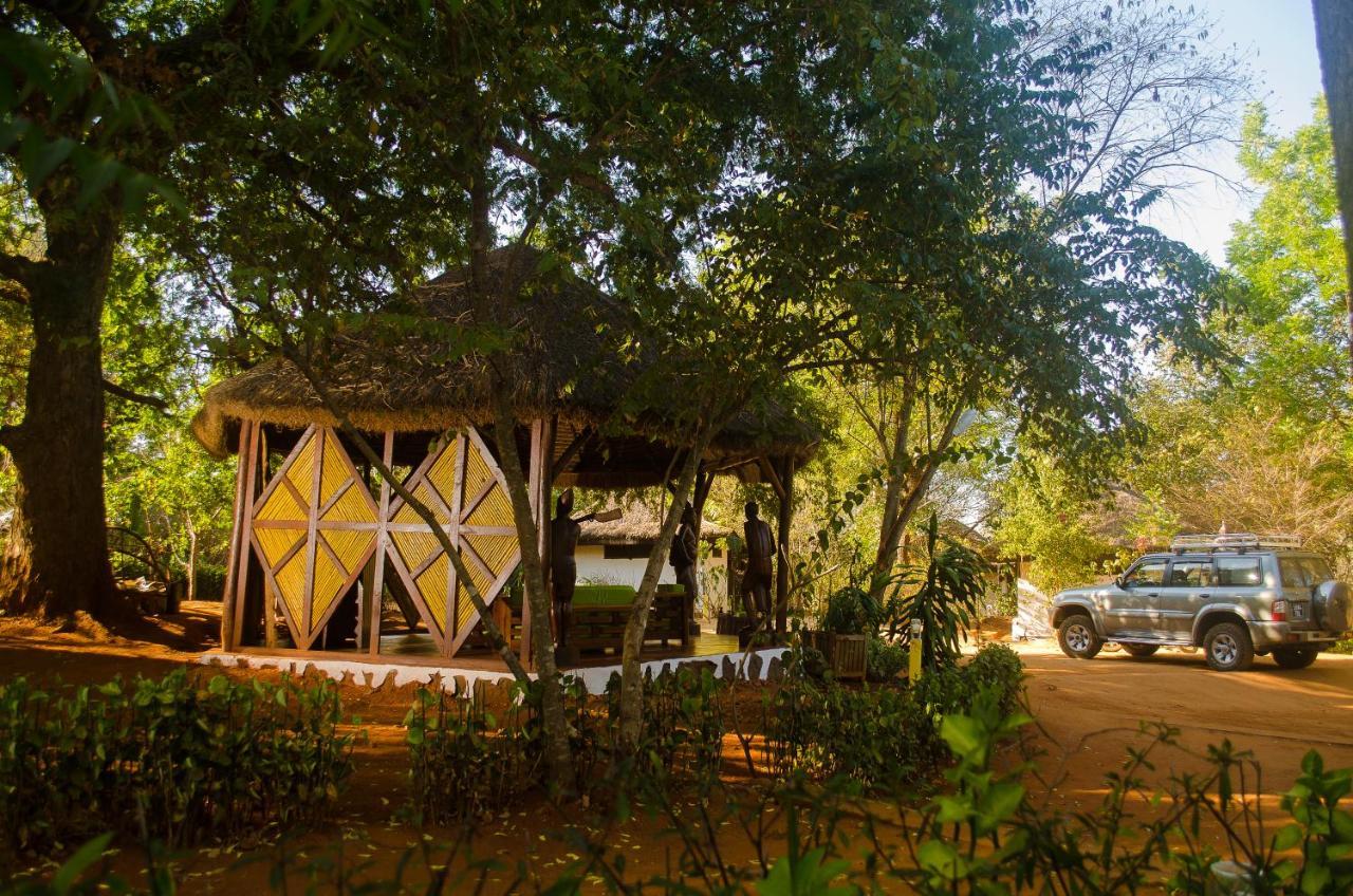 Olympe De Bemaraha Hotel Bekopaka ภายนอก รูปภาพ